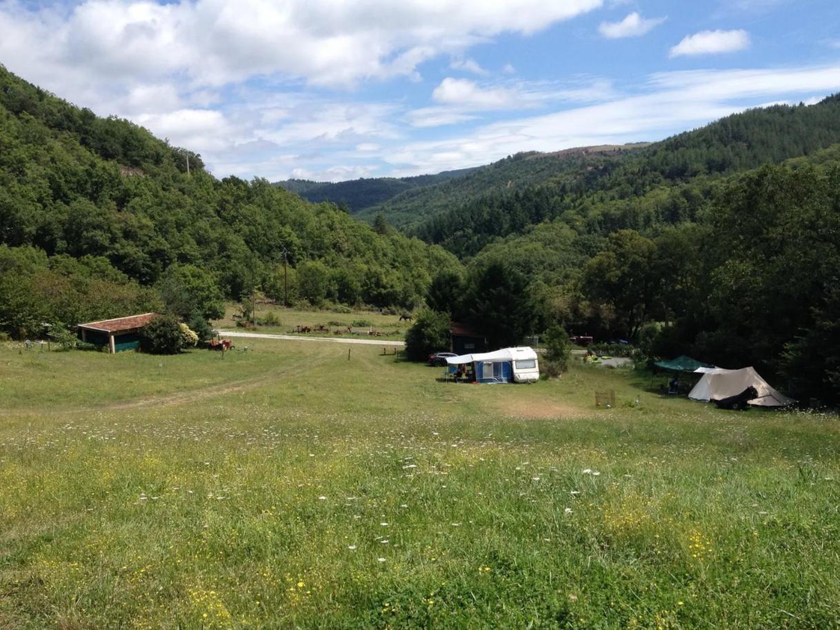 Ferme Les Therondels Saint-Pons-de-Thomieres 外观 照片