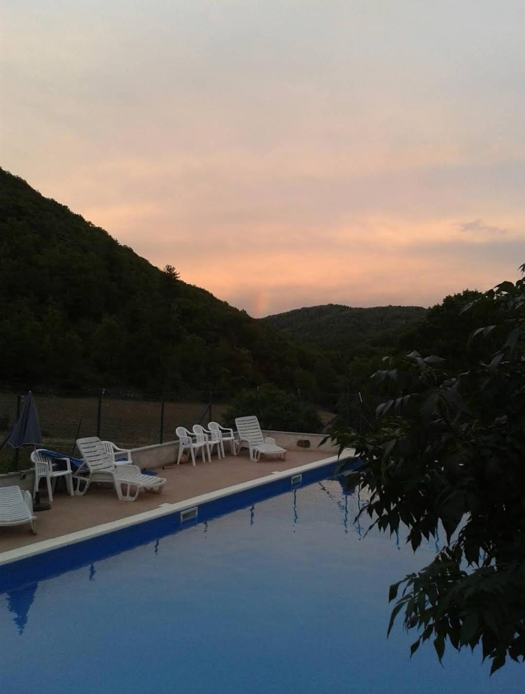 Ferme Les Therondels Saint-Pons-de-Thomieres 外观 照片